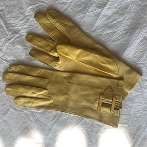 Light yellow leather driving gloves